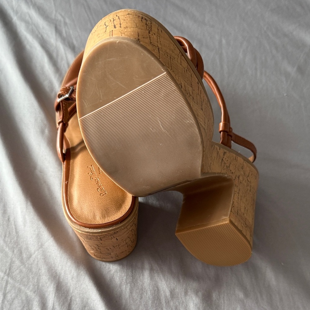 NWOB Universal Thread Brown Platform Sandals NWT - image 4